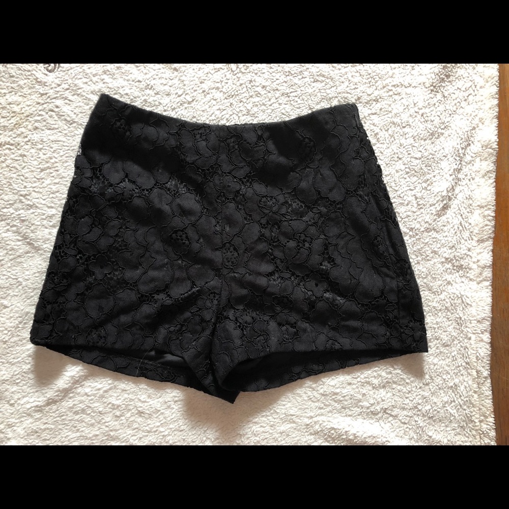 Express- High waisted lace shorts